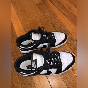 Black Nike dunks size 7